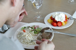 В Кулдиге из-за массового отравления иностранцев закрыли кафе