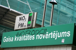 Автомобиль протаранил станцию по оценке качества воздуха