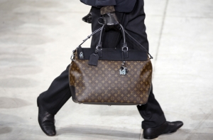 Бренд Louis Vuitton выпустит духи с ароматом сумки