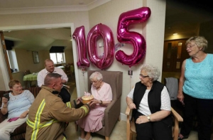 105-летняя бабуля попросила на день рождения ЭТО