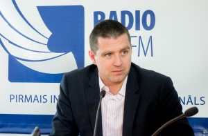 Политолог: придет время, и Кучинскис «воткнет нож в спину» партнерам по коалиции