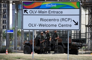 Российские флаги сорваны в Олимпийской деревне в Рио