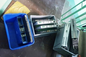 В рижской многоэтажке самовольно установили серверы