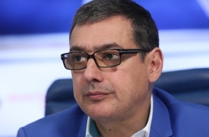 Олимпийские чемпионы по фехтованию побрили главного тренера сборной наголо