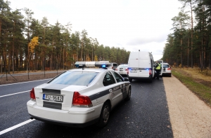 ДТП в Резекне: перевернулась машина, водитель погиб