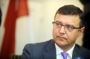 Глава Минблага недоволен повышением минимальной зарплаты на 10 евро