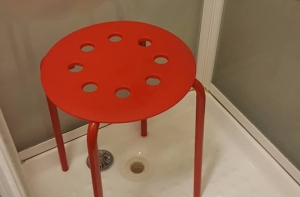 Норвежец пожаловался на стул IKEA, в котором застряли его гениталии