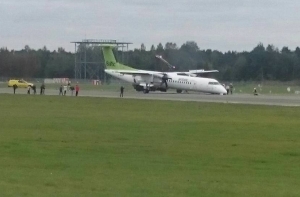 Самолет airBaltic совершил в Риге аварийную посадку с отказавшими шасси