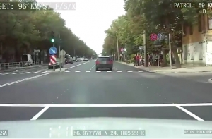 Ремонт на Бривибас не помешал лихачу пронестись на скорости почти 100 км/ч