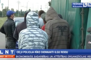 Полиция остановила в Риге грузовик с 12 «нелегалами»