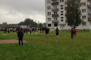 Жильцов не пускают в поврежденный взрывом дом в Алуксне