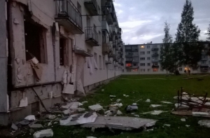 ЧП в Алуксне: в жилом доме произошел взрыв газа, жильцы эвакуированы