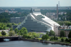 Полиция: забравшиеся на крышу «Замка света» школьники были пьяны