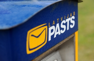 Спецпосылка из Латвии в Ирландию: найдены два газовых пистолета