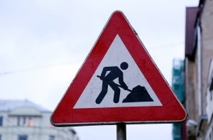 В Огре юноша убил соперника дорожным знаком