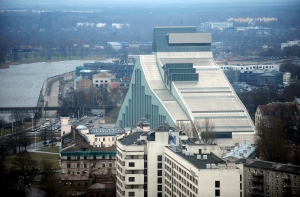 Празднование 1 сентября: школьники забрались на крышу «Замка света»