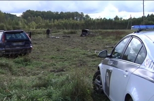 Машину под Кекавой подожгли участники «мальчишника»