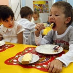 Сальмонеллез в детсадах: «отравившее» детей предприятие продолжит готовить