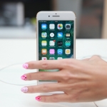 Сотни людей поверили «совету» просверлить дыру для наушников в iPhone 7