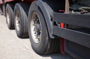 В Гулбене фура насмерть сбила женщину