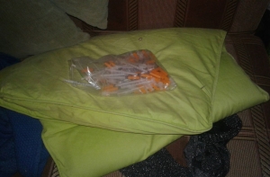 Мужчина делал себе инъекцию героина прямо на улице