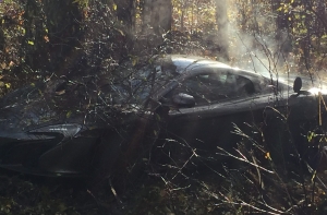 ДТП на Юрмальском шоссе: с трассы вылетел дорогущий суперкар Mclaren (дополнено)