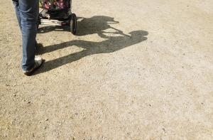 В Риге мужчина сбил детскую коляску