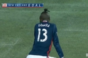 Футболист наказали желтой карточкой за тверк на поле