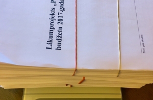 Бюджет на 1315 страниц подвергся критике: политиков «послали» сажать деревья