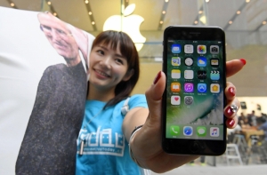 Китаянка продала 20 подаренных ей iPhone 7 и купила дом