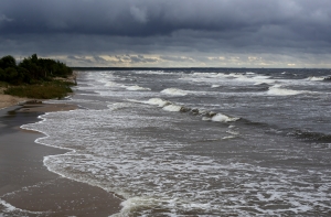 В Юркалне в море пропало двое мужчин