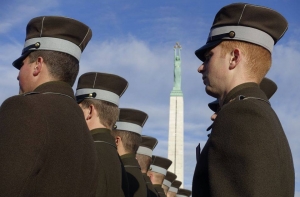 День Лачплесиса: военный парад, факельное шествие, свечи