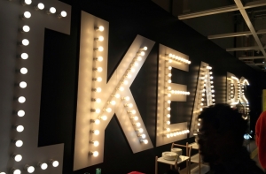 IKEA превратила квартиру в своем магазине в разрушенный сирийский дом