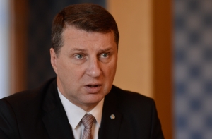 Президента просят не провозглашать поправки о нелояльных учителях