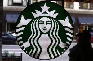 Сторонники Трампа протестуют в Starbucks