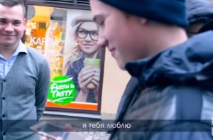 Трогательный эксперимент в Риге: часто ли мы говорим о любви родителям?