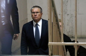 Российского министра отправили под домашний арест за взятку в 2 млн долларов