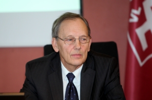 Кирштейнс беспокоится, как Питт и Джоли разделят между собой детей