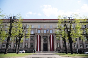 Зарплаты министров в следующем году вырастут до 3828 евро