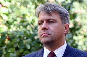 Омбудсмен о жалующихся на налоги: Трампу тоже мало денег!