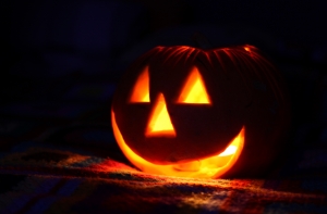 Хэллоуин: в Пурвциемсе мужчина нанес увечья ребенку