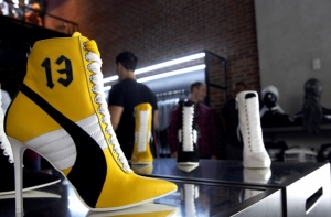 Коллекция Рианны для бренда Puma получила награду «Обувь года»