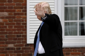 Трамп возмутился размещением в СМИ своего фото с двойным подбородком
