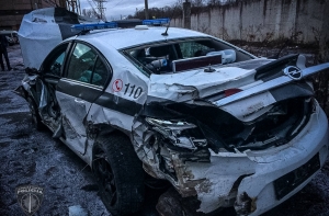 Серьезное ДТП в Лимбажи: грузовик «смял в гармошку» полицейский автомобиль