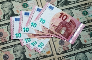 Россиянин незаконно перевел в Латвию более 20 млн долларов