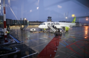 Новый самолет Bombardier успешно начал выполнение коммерческих рейсов