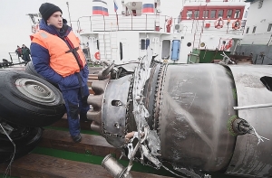 Останки жертв катастрофы Ту-154 выбрасывает на берег в Адлере