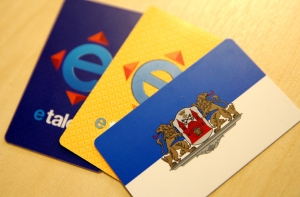 Контролеры Rīgas satiksme поймали «зайца», который оказался в розыске