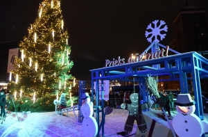 Новый рекорд Гиннесса: в Риге зажгли елку при помощи цепи Голдберга