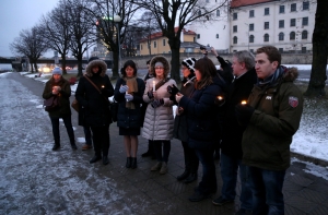 Несколько человек в Риге провели акцию протеста против действий России в Сирии